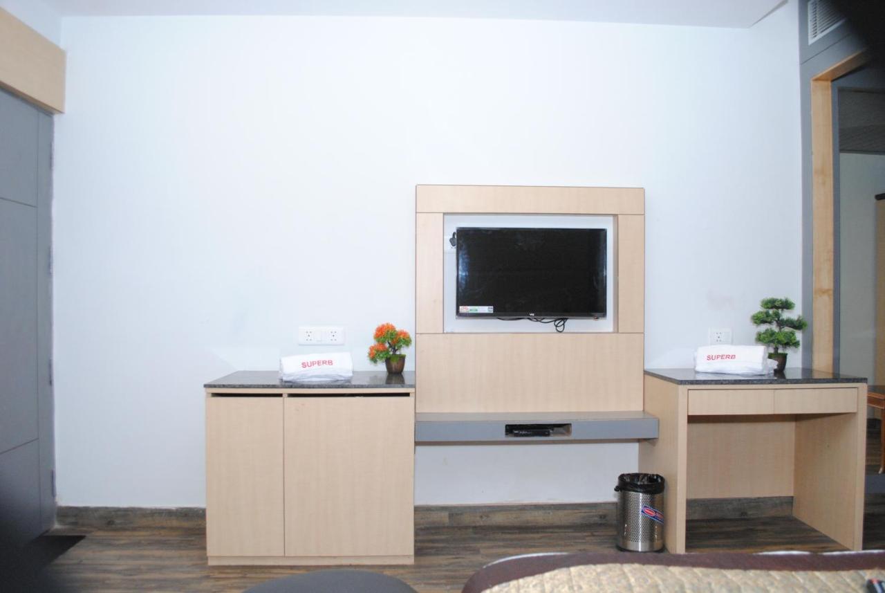 Hotel Superb 5 Mins Walk From New Delhi Station Exterior photo